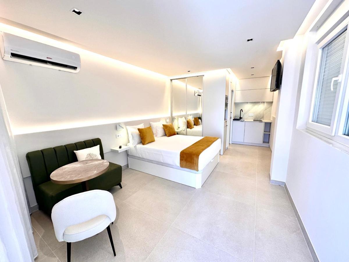 Suite Ron In Marina 2 People Puerto Deportivo เบนัลมาเดนา ภายนอก รูปภาพ